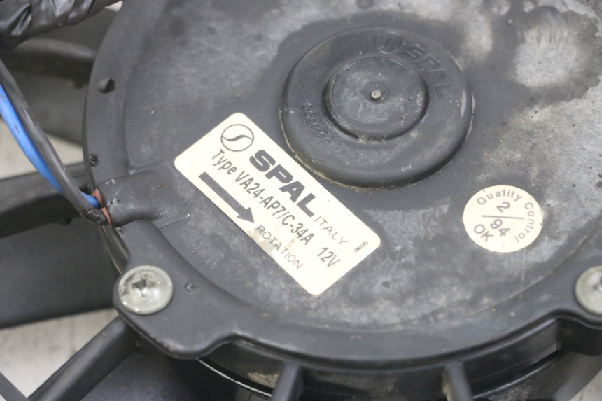 photo de VENTILADOR TRIUMPH SPEED TRIPLE T301 900 (1994 - 1996) - Primer plano técnico