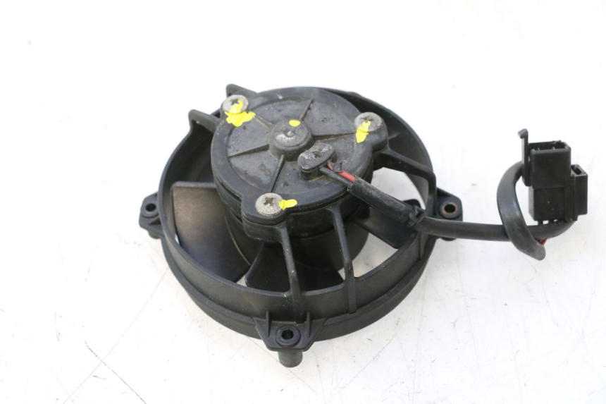 photo de VENTILADOR YAMAHA XMAX X-MAX 125 (2006 - 2009) - Primer plano técnico