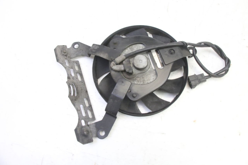 photo de VENTILADOR YAMAHA XJ6 ABS 600 (2008 - 2016) - Primer plano técnico