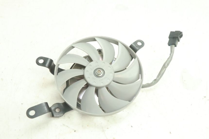 photo de VENTILADOR YAMAHA YZF R6 600 (2008 - 2009) - Primer plano técnico