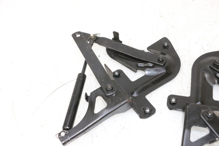 photo de AMORTIGUADOR COFRE JM MOTORS GTS 125 (2015 - 2019) - Detalles de los puntos de fijación