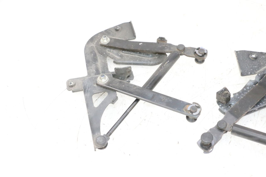 photo de AMORTIGUADOR COFRE PEUGEOT SATELIS 125 (2013 - 2018) - Zoom estado de uso