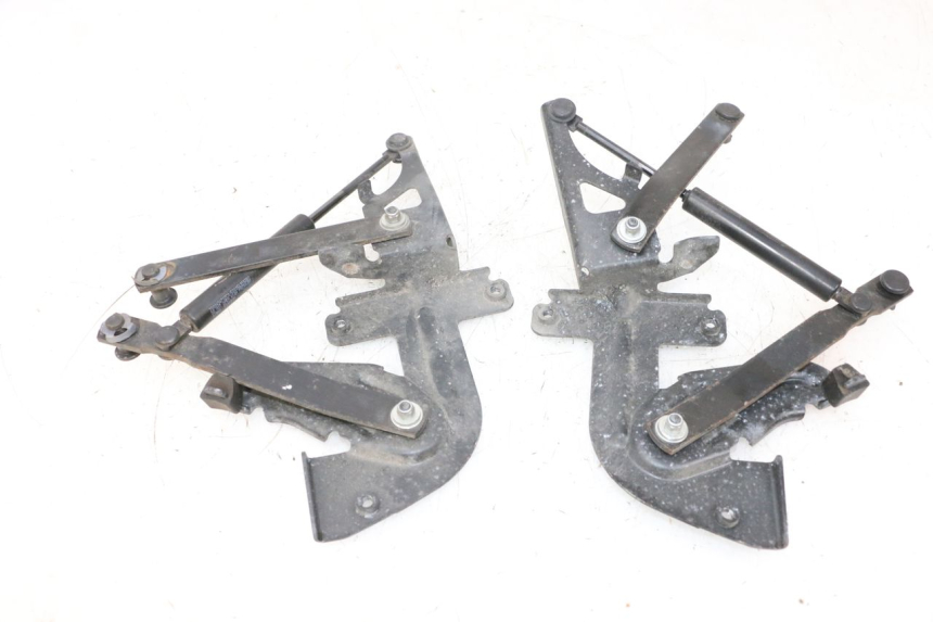 photo de AMORTIGUADOR COFRE PEUGEOT SATELIS 125 (2013 - 2018) - Primer plano técnico