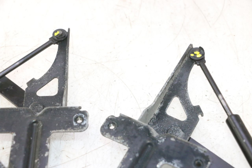 photo de AMORTIGUADOR COFRE PEUGEOT SATELIS 125 (2006 - 2009) - Detalle de la pieza
