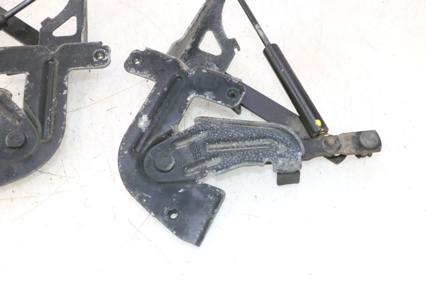 photo de AMORTIGUADOR COFRE PEUGEOT SATELIS 125 (2006 - 2009) - Otra perspectiva