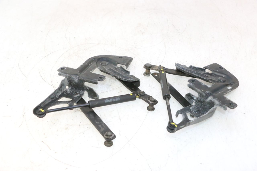 photo de AMORTIGUADOR COFRE PEUGEOT SATELIS 125 (2006 - 2009) - Primer plano técnico