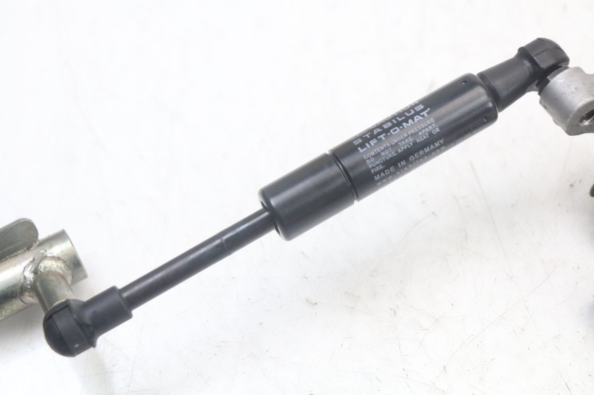 photo de AMORTIGUADOR DE MALETERO YAMAHA XMAX X-MAX ABS 125 (2017 - 2020) - Primer plano técnico