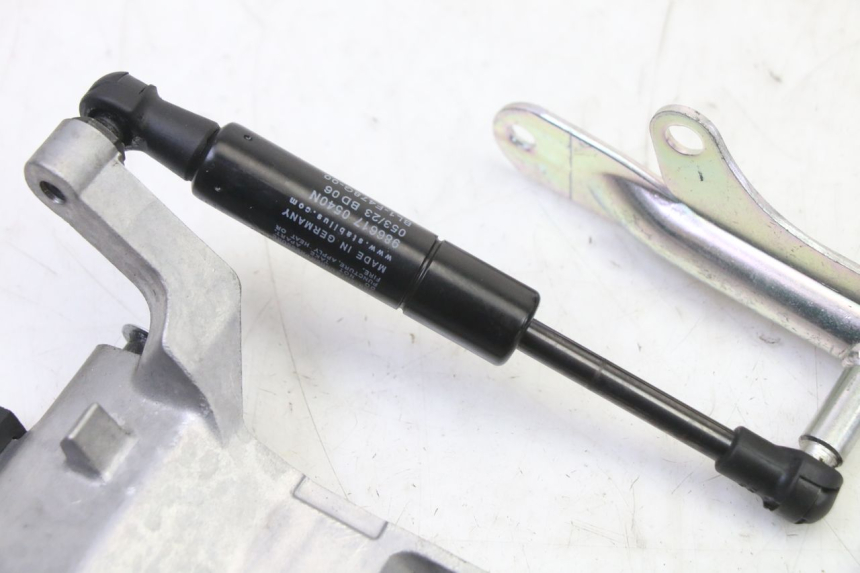 photo de AMORTIGUADOR COFRE YAMAHA XMAX X-MAX 125 (2021 - 2025) - Zoom estado de uso