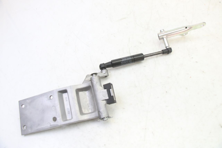 photo de AMORTIGUADOR COFRE YAMAHA XMAX X-MAX 125 (2021 - 2025) - Detalles de los puntos de fijación