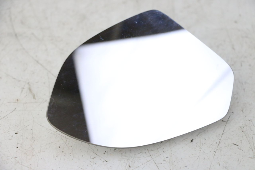 photo de CRISTAL RETROVISOR DERECHA PIAGGIO X9 EVOLUTION 125 (2003 - 2007) - Primer plano técnico