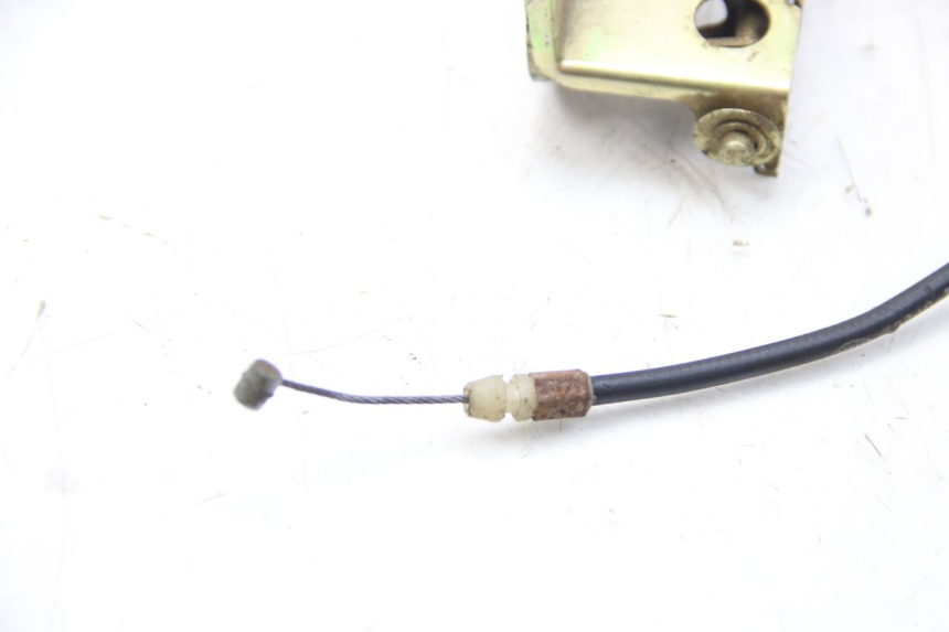 photo de CIERRE DEL ASIENTO SYM WOLF SB 125 (2011 - 2018) - Otra perspectiva