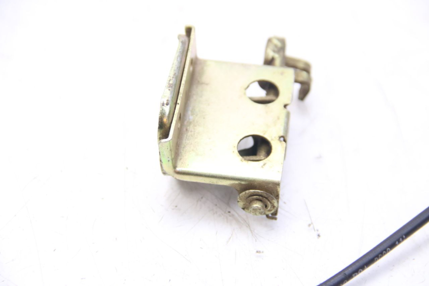 photo de CIERRE DEL ASIENTO SYM WOLF SB 125 (2011 - 2018) - Primer plano técnico