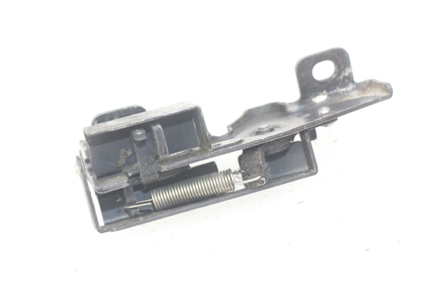 photo de CIERRE DE LA TAPA HONDA FES PANTHEON 2T 125 (1998 - 2002) - Zoom estado de uso