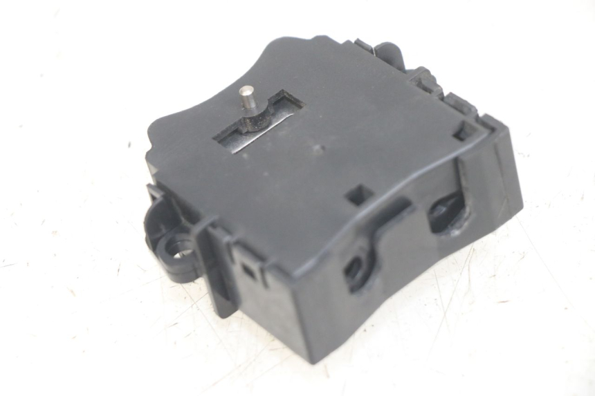 photo de CIERRE DE LA TAPA HONDA PCX (JF28) 125 (2009 - 2011) - Zoom estado de uso