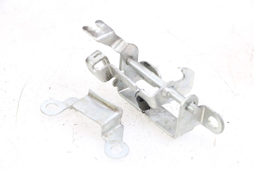 photo de CIERRE DE LA TAPA HONDA PCX (JF47) 125 (2012 - 2013) - Detalle de la pieza