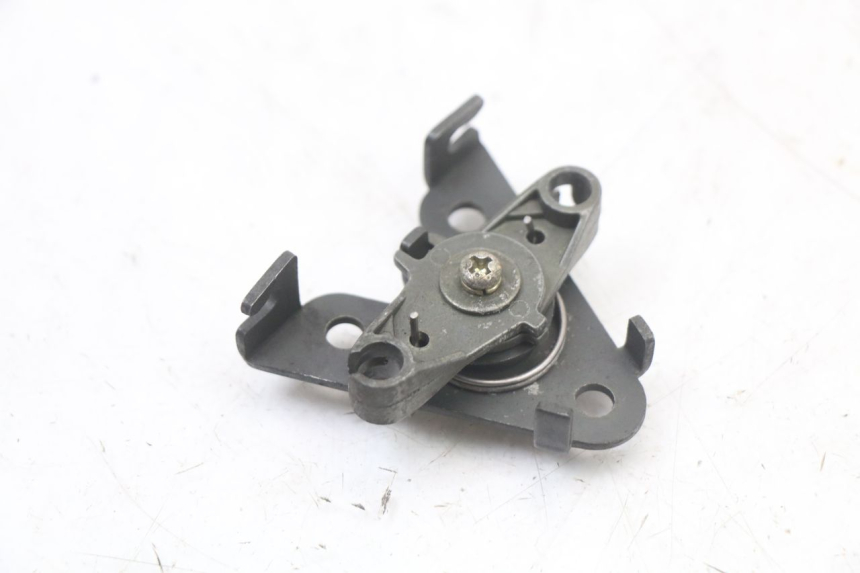 photo de BLOQUEO PUERTA PEUGEOT DJANGO 125 (2014 - 2017) - Detalle de la pieza