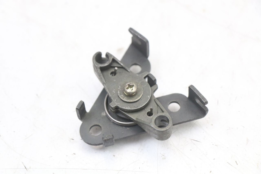 photo de BLOQUEO PUERTA PEUGEOT DJANGO 125 (2014 - 2017) - Zoom estado de uso