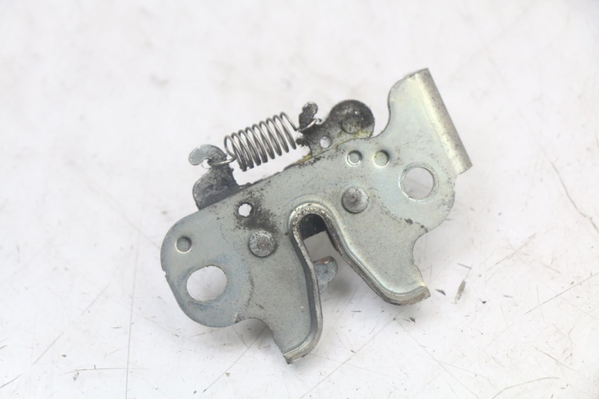 photo de CIERRE DE LA TAPA YAMAHA XMAX X-MAX ABS 125 (2017 - 2020) - Zoom estado de uso