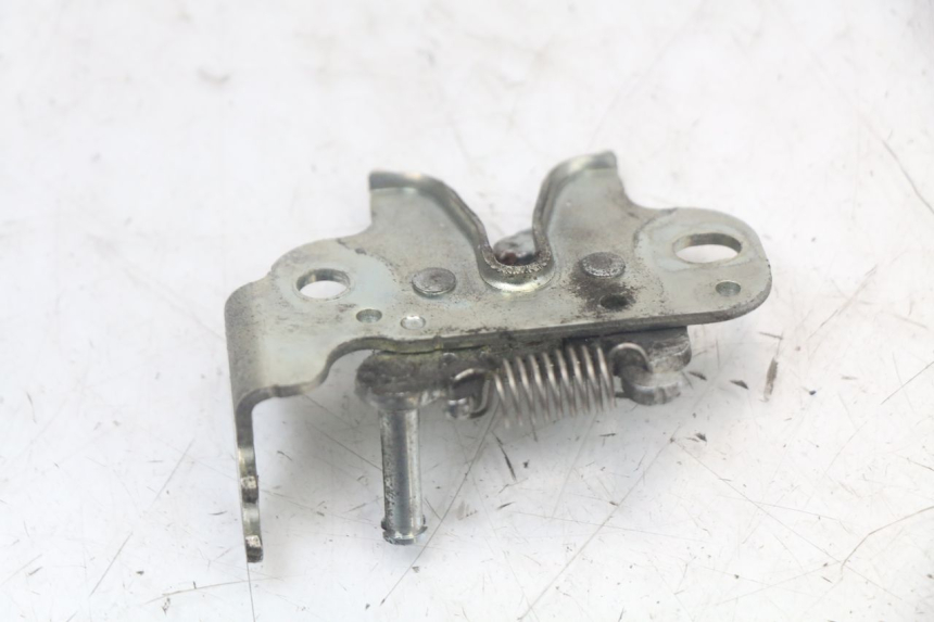 photo de CIERRE DE LA TAPA YAMAHA XMAX X-MAX ABS 125 (2017 - 2020) - Otra perspectiva