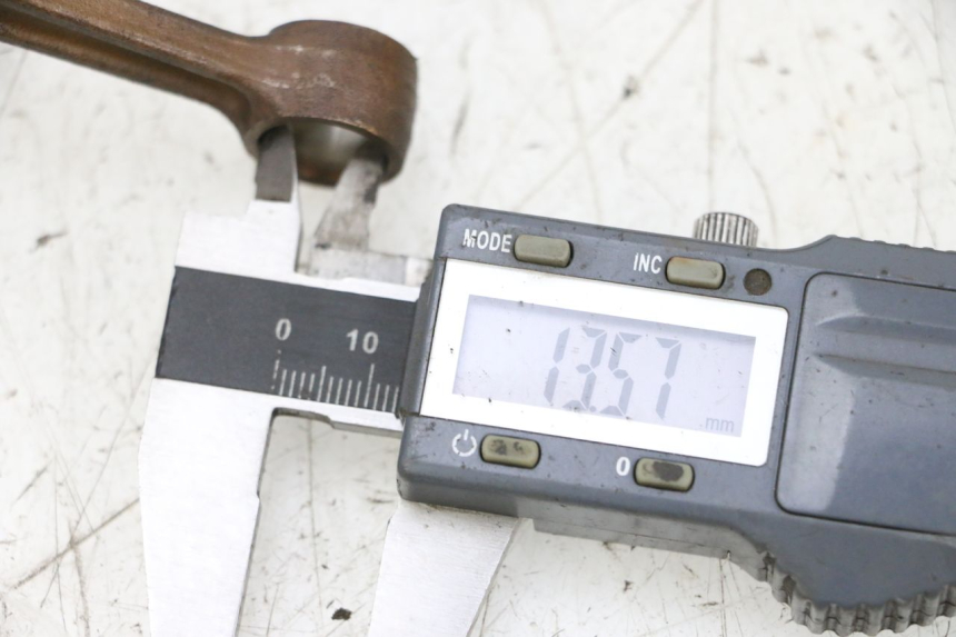 photo de CIGÜEÑAL MBK BOOSTER SPIRIT NAKED 50 (2004 - 2017) - Primer plano técnico