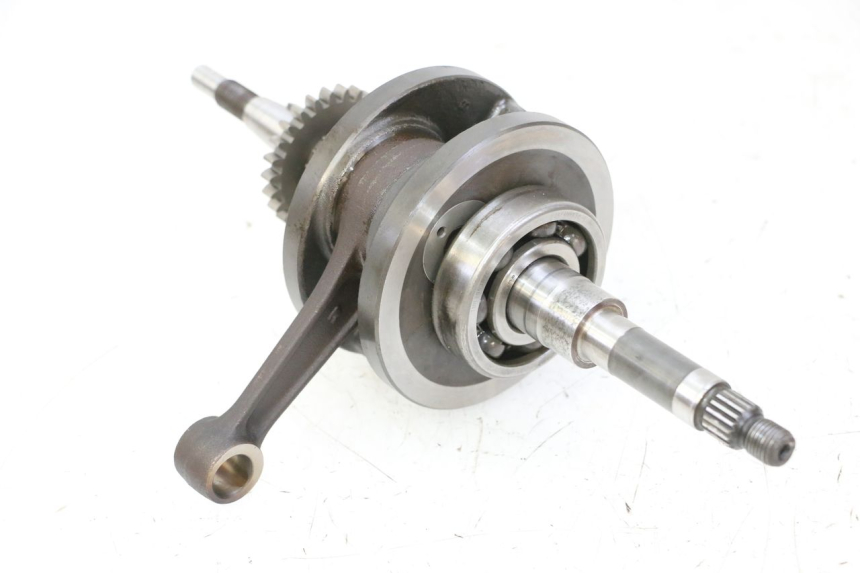 photo de CIGÜEÑAL PEUGEOT SATELIS 125 (2006 - 2009) - Detalles de los puntos de fijación