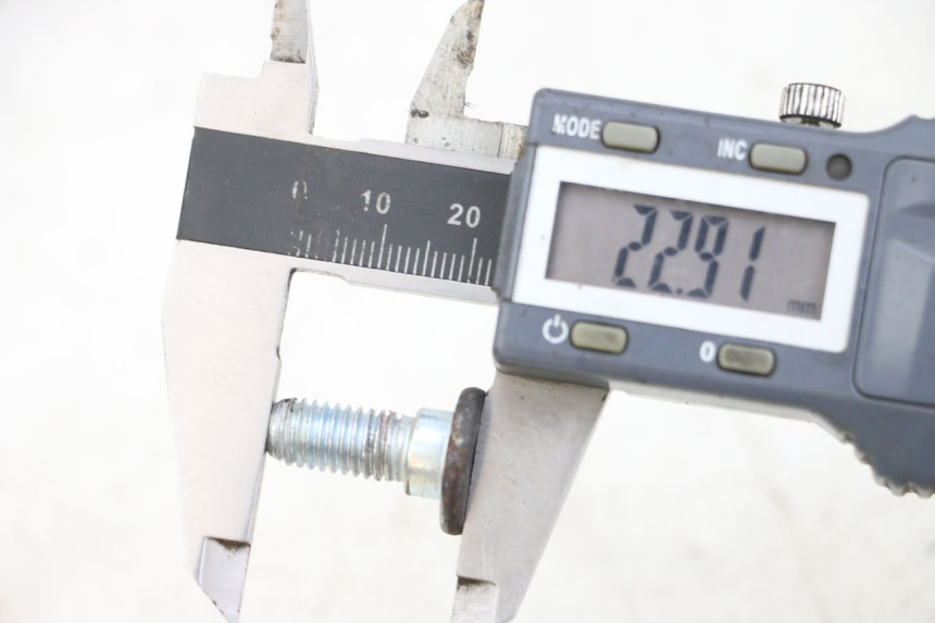 photo de TORNILLO DEL DISCO DE FRENO HYOSUNG GV AQUILA 125 (2000 - 2009) - Detalle de la pieza