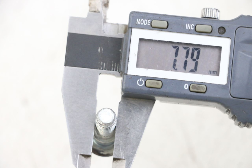 photo de TORNILLO DEL DISCO DE FRENO HYOSUNG GV AQUILA 125 (2000 - 2009) - Zoom estado de uso