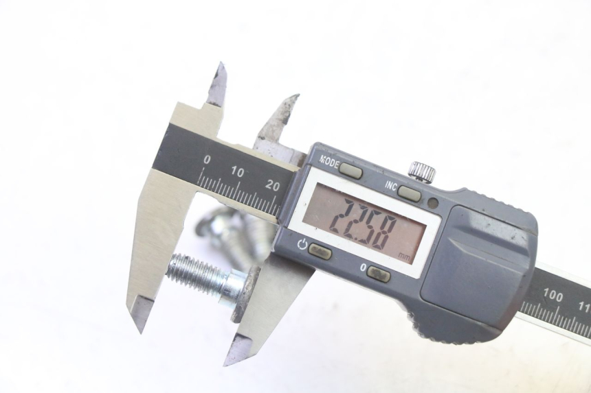 photo de TORNILLO DEL DISCO DE FRENO HYOSUNG GV AQUILA 125 (2000 - 2009) - Otra perspectiva