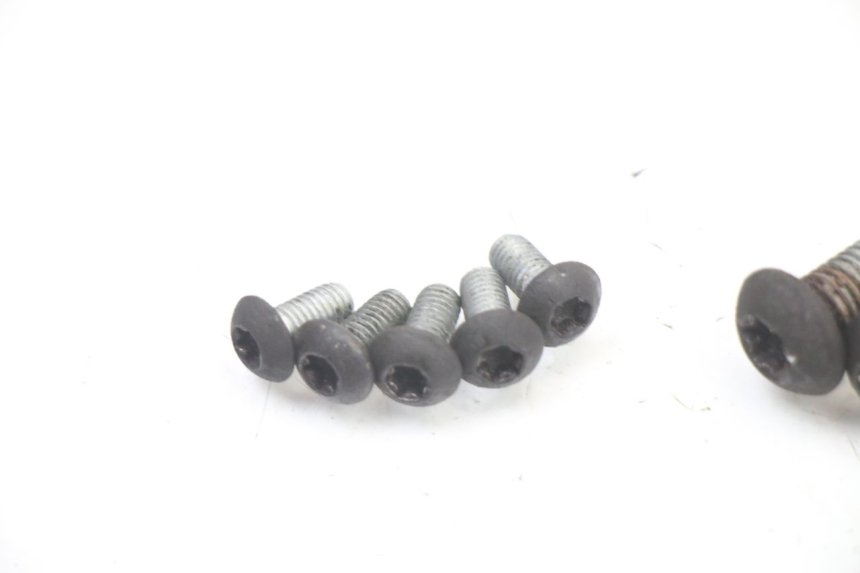 photo de TORNILLO DEL DISCO DE FRENO BMW C1 125 (2000 - 2003) - Detalles de los puntos de fijación