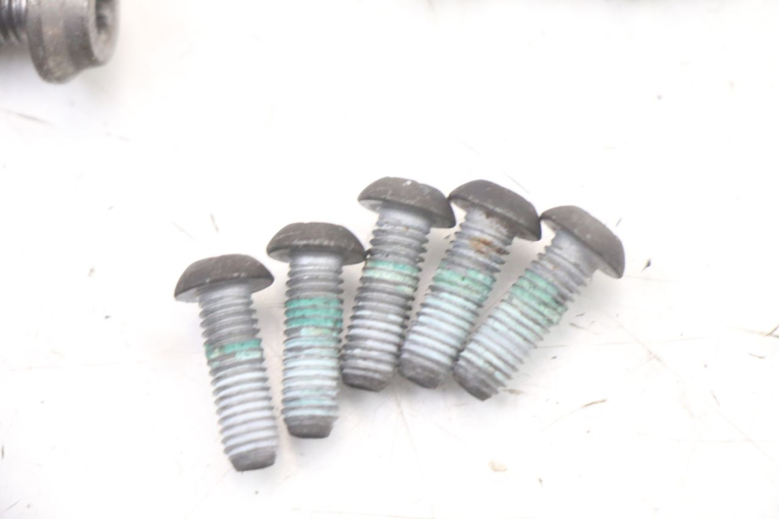 photo de TORNILLO DEL DISCO DE FRENO BMW S RR ABS S1000RR 1000 (2015 - 2018) - Primer plano técnico