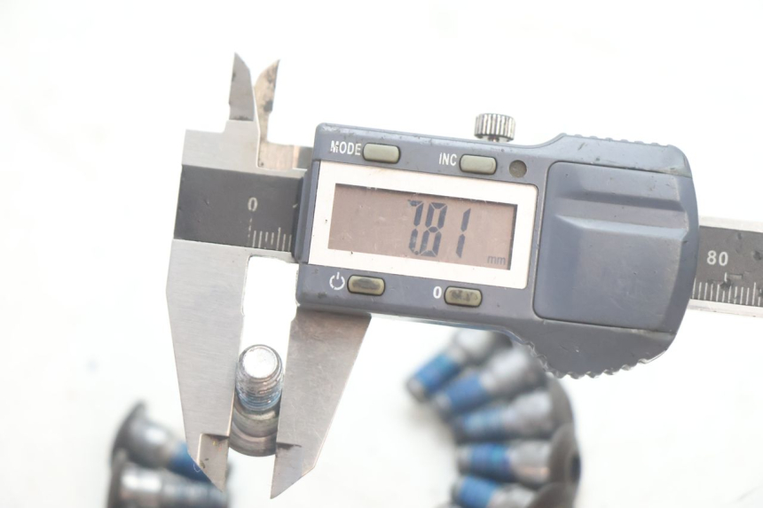 photo de TORNILLO DEL DISCO DE FRENO SUZUKI BURGMAN EXECUTIVE ABS 650 (2006 - 2012) - Otra perspectiva