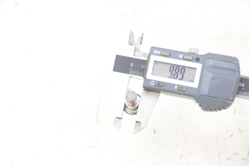 photo de TORNILLO DEL DISCO DE FRENO HONDA CBF 500 (2004 - 2007) - Zoom estado de uso