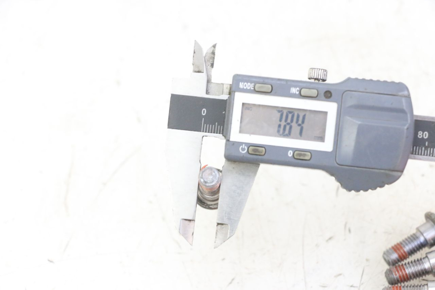 photo de TORNILLO DEL DISCO DE FRENO HONDA CBF 500 (2004 - 2007) - Otra perspectiva