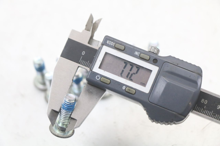 photo de TORNILLO DEL DISCO DE FRENO EBROH BRAVO GLE 1 (2020 - 2024) - Primer plano técnico