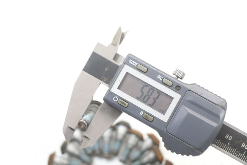 photo de TORNILLO DEL DISCO DE FRENO YAMAHA FJR ABS 1300 (2006 - 2012) - Primer plano técnico