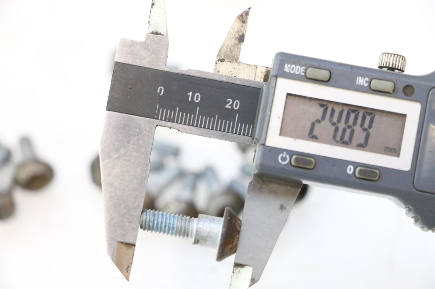 photo de TORNILLO DEL DISCO DE FRENO YAMAHA FJR 1300 (2001 - 2005) - Zoom estado de uso