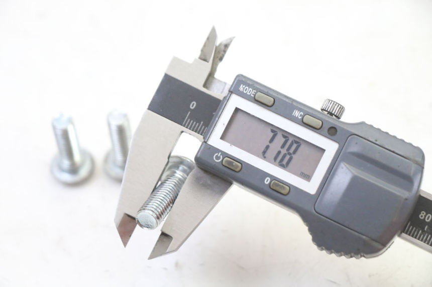 photo de TORNILLO DE DISCO DE FRENOS VENESI FLY RETRO 4T 50 (2020 - 2025) - Primer plano técnico