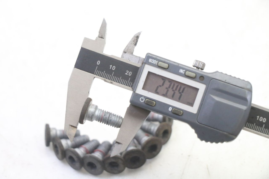 photo de TORNILLO DEL DISCO DE FRENO BMW G310 R 310 (2016 - 2020) - Zoom estado de uso