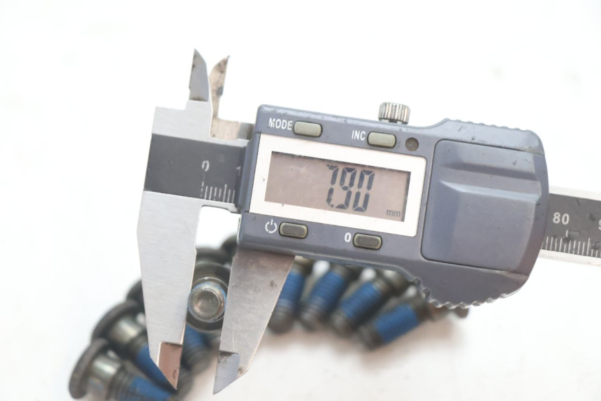 photo de TORNILLO DEL DISCO DE FRENO KYMCO GRAND DINK 125 (2008 - 2014) - Zoom estado de uso
