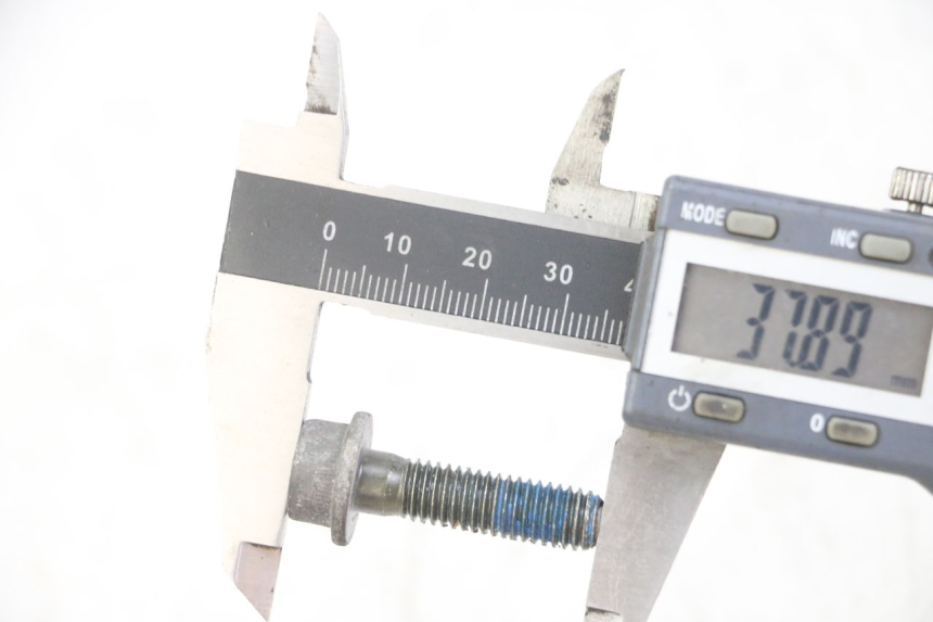 photo de TORNILLO DE DISCO DE FRENOS SUZUKI GS GSE 500 (2001 - 2003) - Primer plano técnico