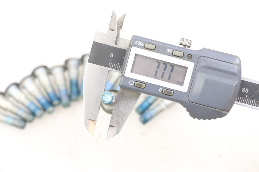 photo de TORNILLO DEL DISCO DE FRENO SUZUKI GSF N BANDIT 600 (1996 - 1999) - Zoom estado de uso