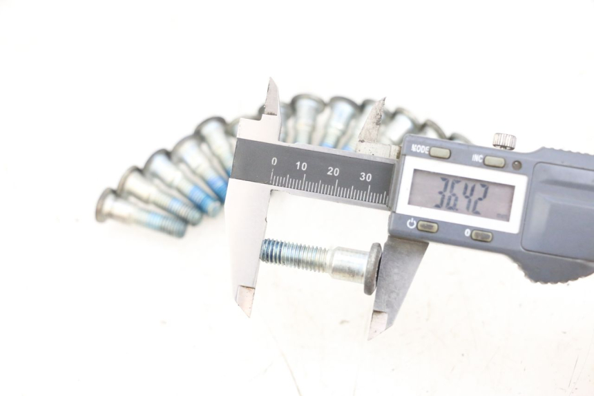 photo de TORNILLO DEL DISCO DE FRENO SUZUKI GSF N BANDIT 600 (1996 - 1999) - Otra perspectiva