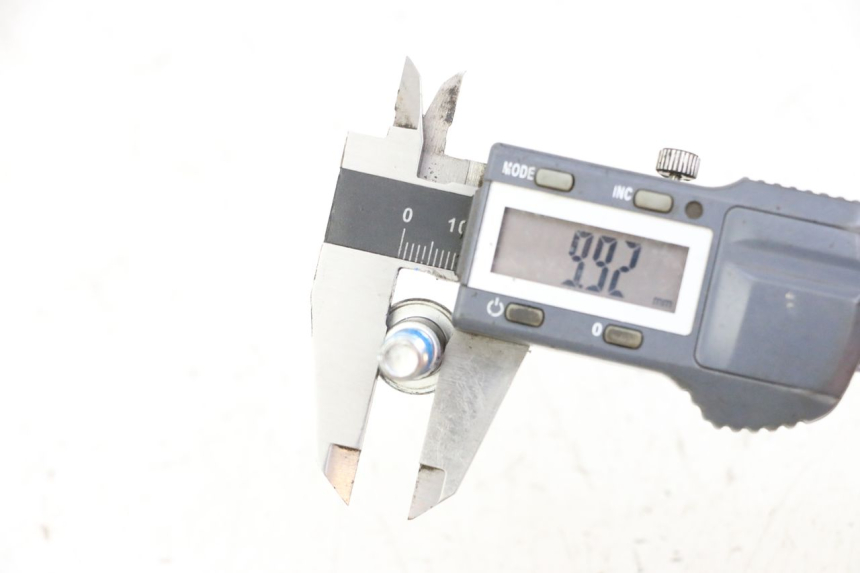 photo de TORNILLO DEL DISCO DE FRENO SUZUKI GSR 750 (2011 - 2017) - Zoom estado de uso