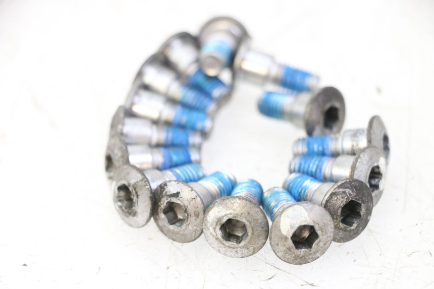 photo de TORNILLO DEL DISCO DE FRENO SUZUKI GSR 750 (2011 - 2017) - Primer plano técnico