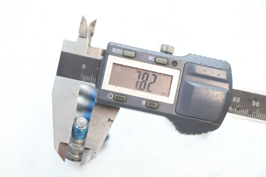 photo de TORNILLO DEL DISCO DE FRENO SUZUKI GSR 600 (2005 - 2012) - Zoom estado de uso