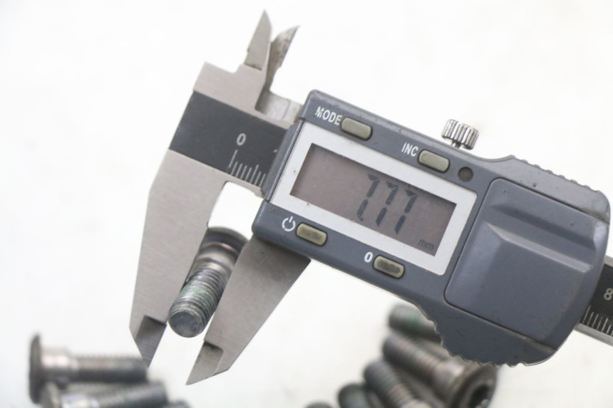 photo de TORNILLO DEL DISCO DE FRENO HONDA CBR F 1000 (1993 - 1996) - Otra perspectiva