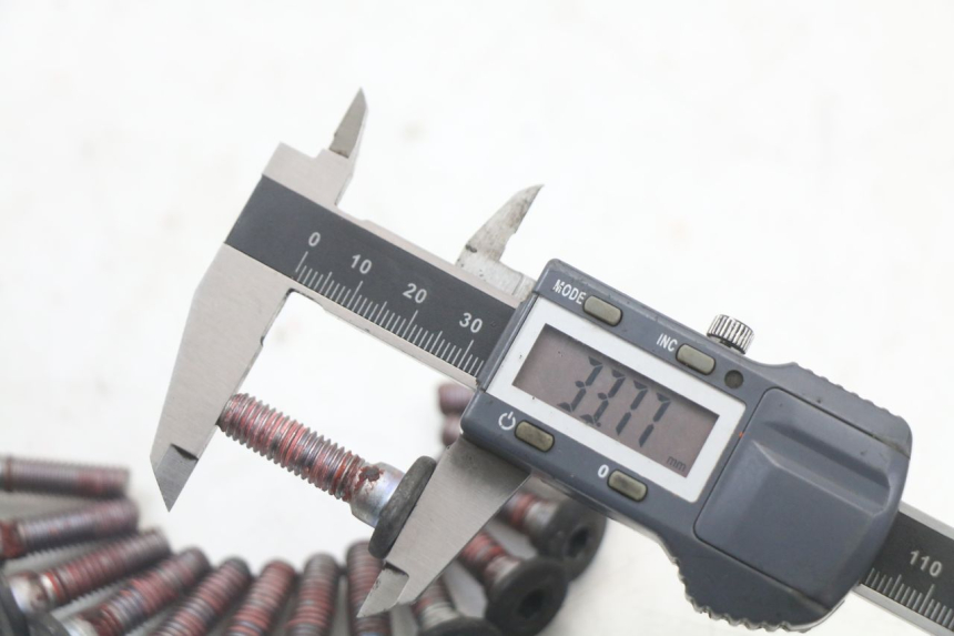 photo de TORNILLO DEL DISCO DE FRENO KAWASAKI ZR7 ZR-7 S 750 (1999 - 2004) - Zoom estado de uso