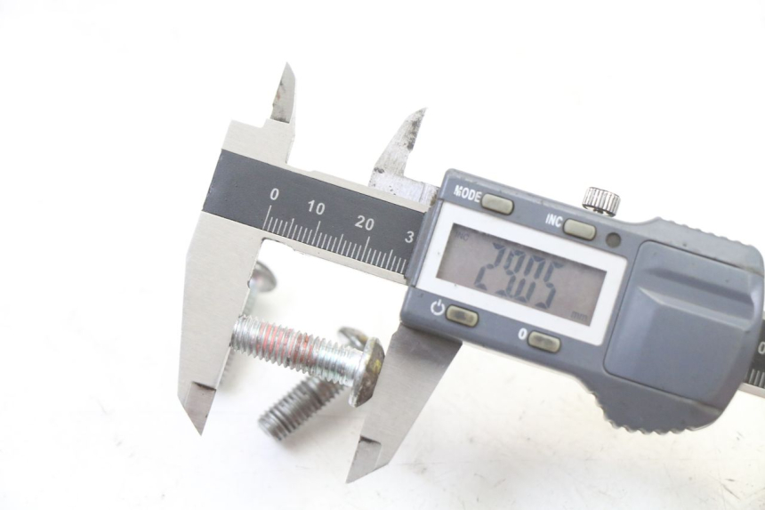 photo de TORNILLO DEL DISCO DE FRENO PEUGEOT KISBEE 2T 50 (2018 - 2022) - Otra perspectiva