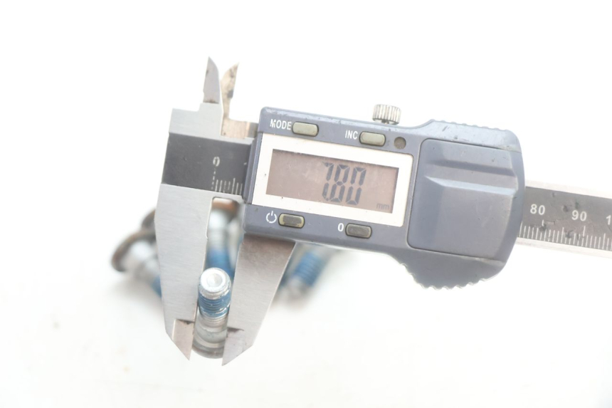 photo de TORNILLO DEL DISCO DE FRENO PIAGGIO MP3 HPE 530 (2022 - 2026) - Primer plano técnico