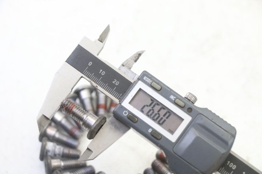 photo de TORNILLO DEL DISCO DE FRENO HONDA NTV DEAUVILLE 650 (2001 - 2006) - Zoom estado de uso